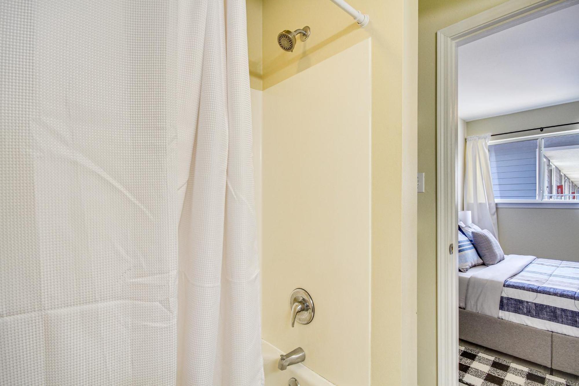 Airy Biloxi Condo With Patio Walk To Beach! المظهر الخارجي الصورة