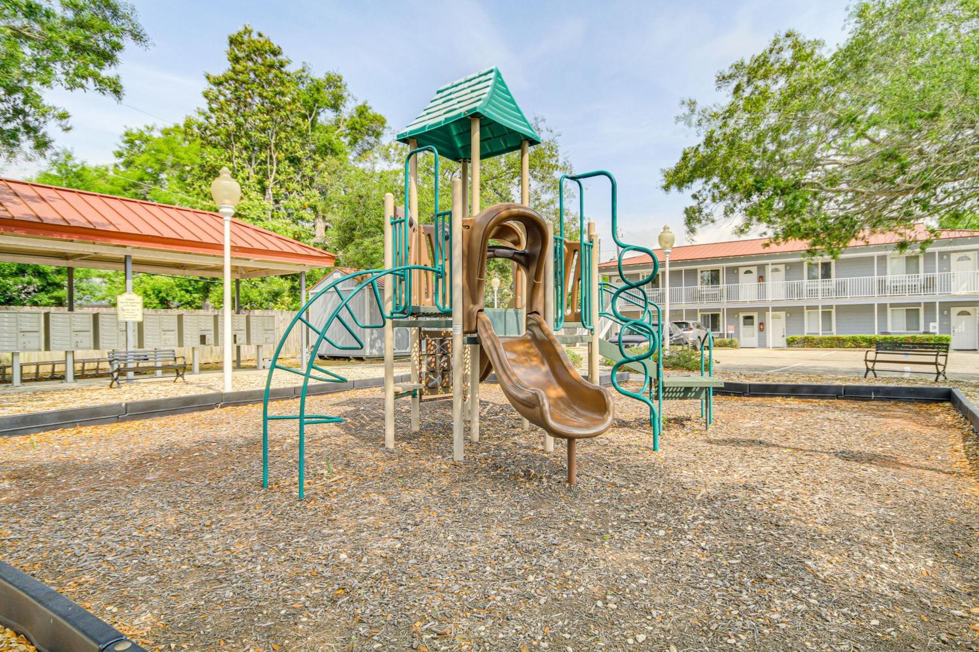 Airy Biloxi Condo With Patio Walk To Beach! المظهر الخارجي الصورة